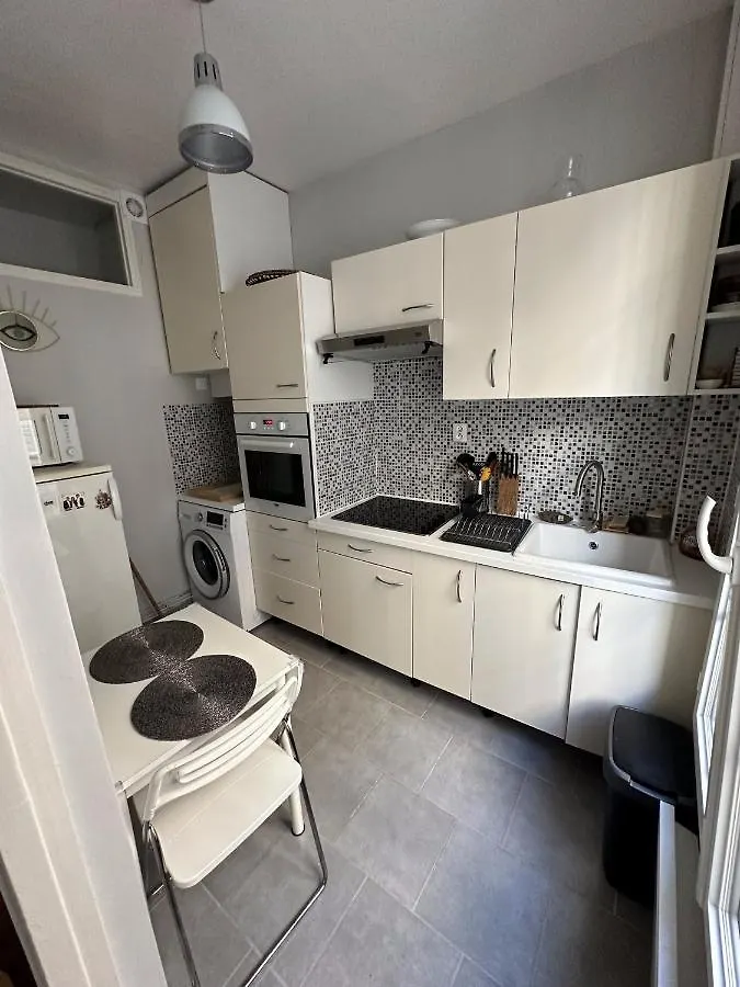 Apartment Charmant Appartement Parisien France
